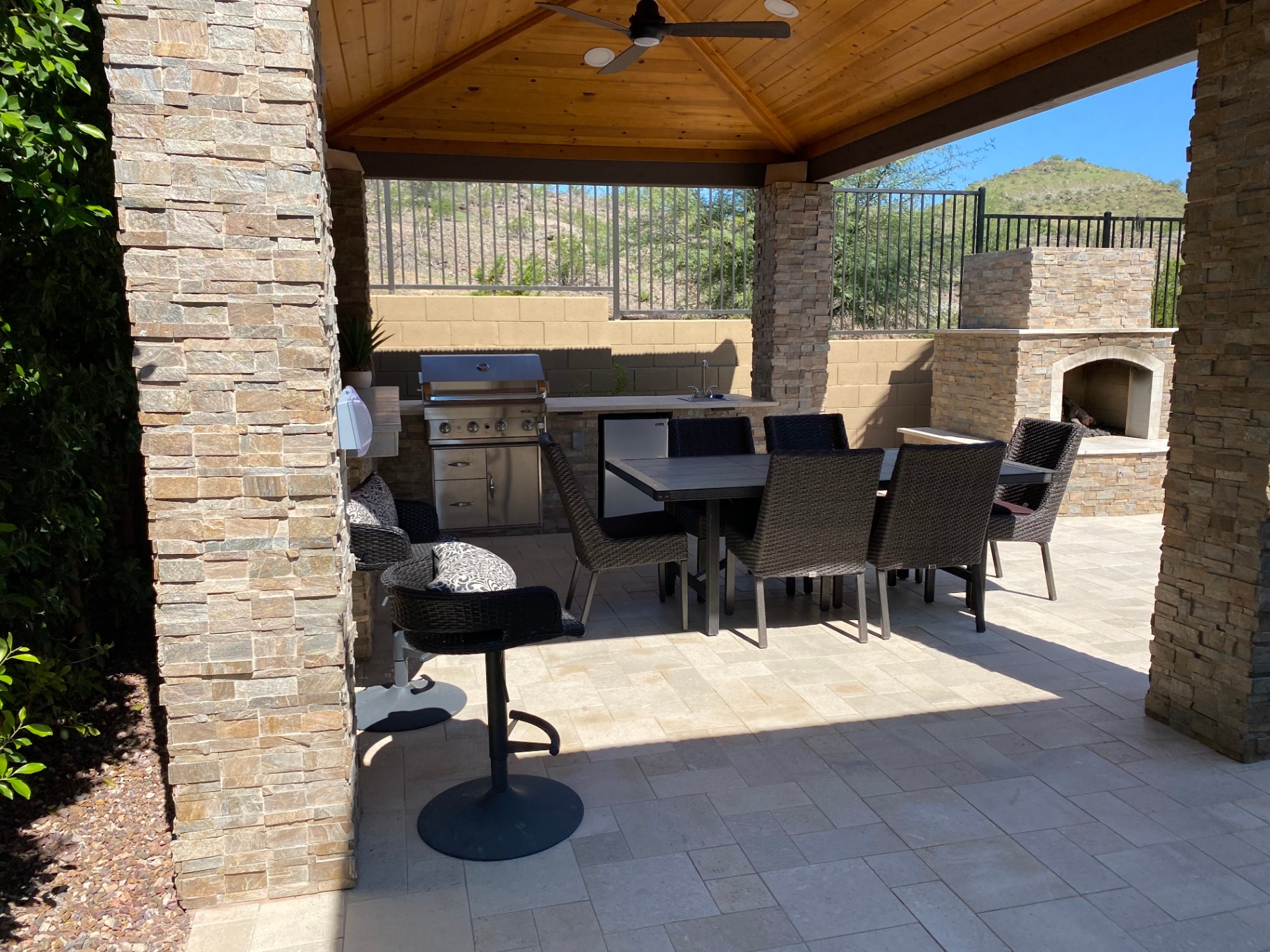 Outdoor Kitchens & Living by Custom Outlooks